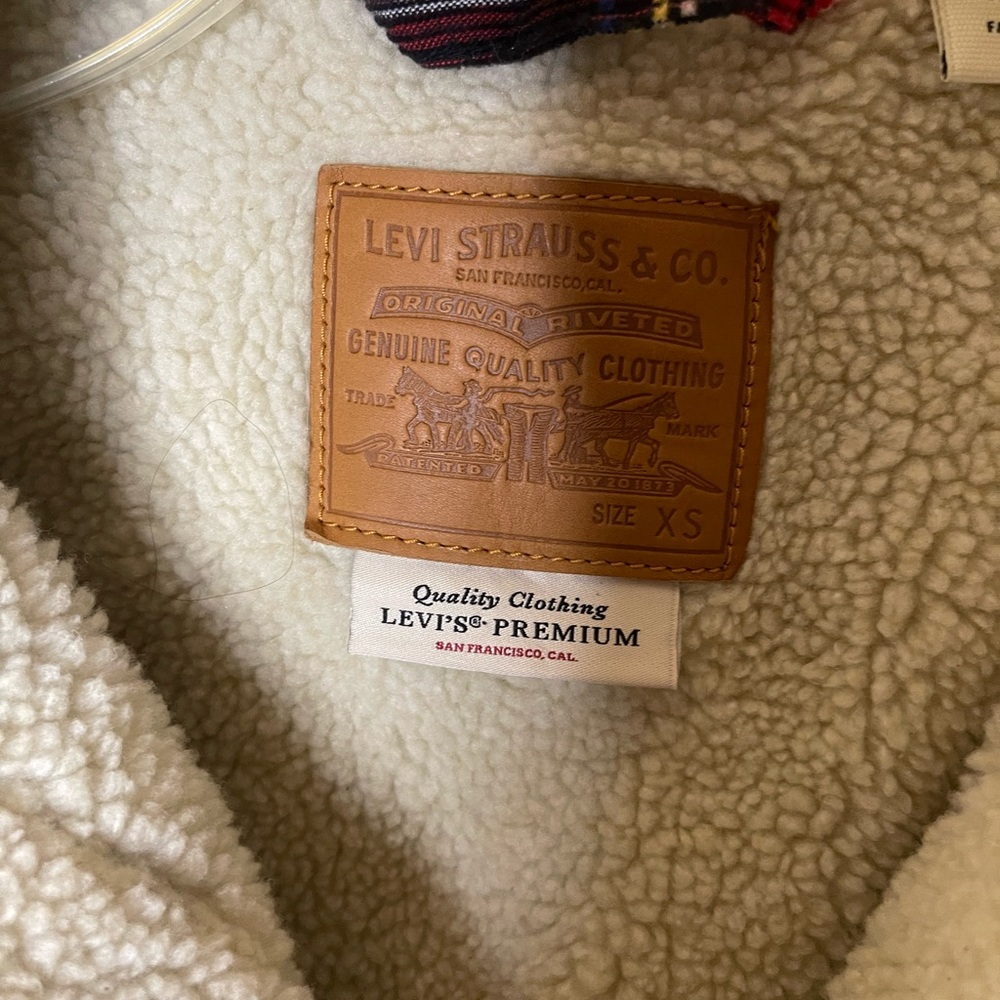 Levi's Cream Sherpa Jacket with Corduroy Plaid Accents Sz XS - Picture 4 of 6